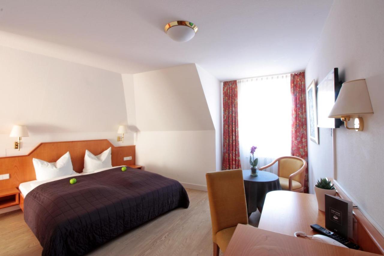Hotel Schiff Am See Konstanz Bagian luar foto
