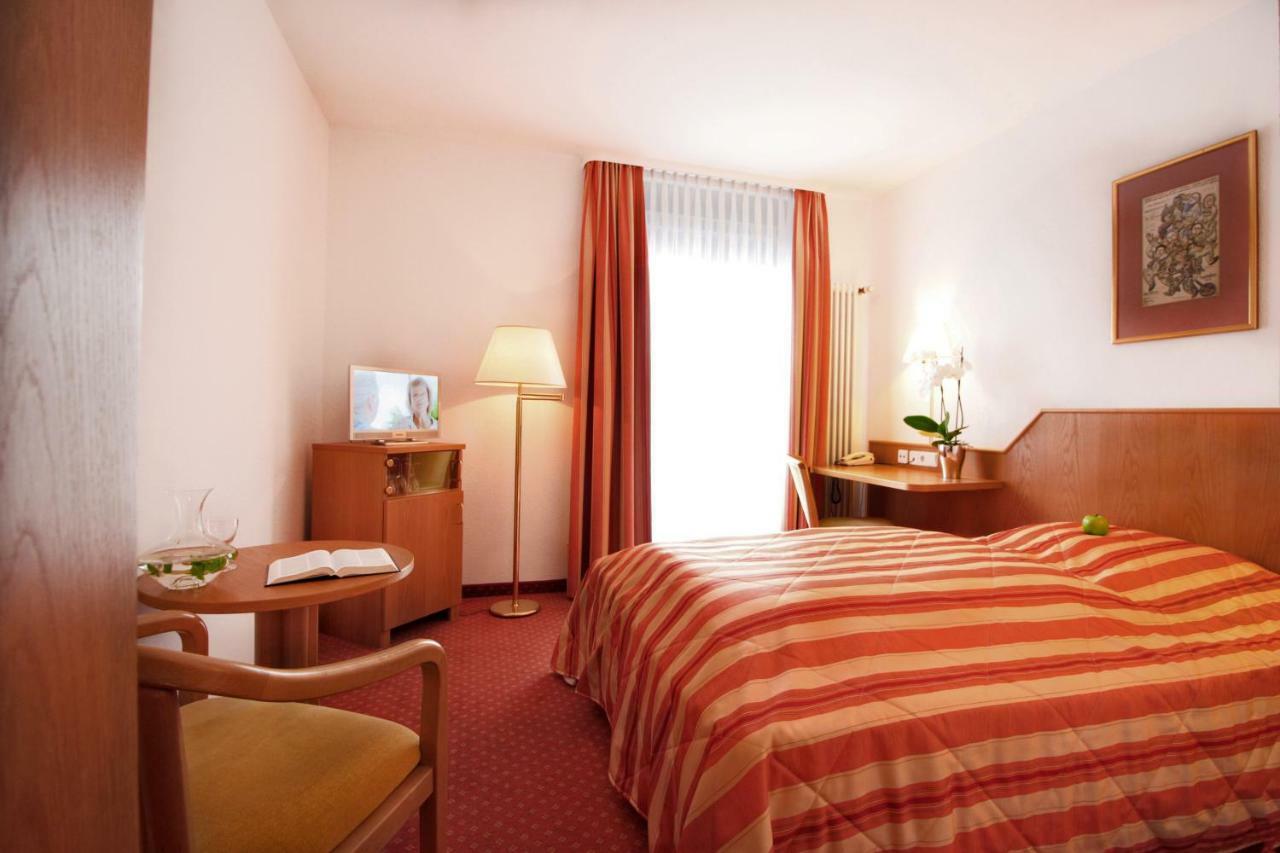 Hotel Schiff Am See Konstanz Bagian luar foto