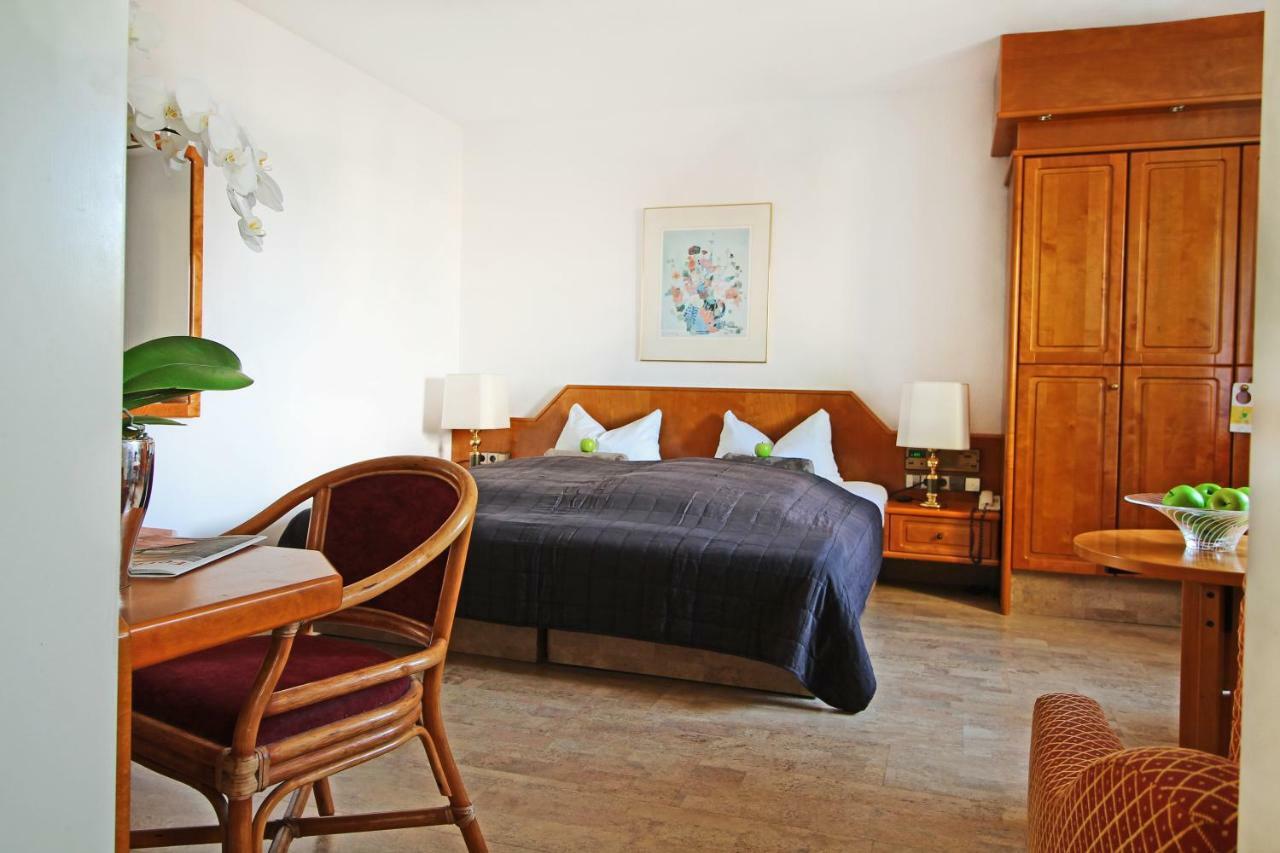Hotel Schiff Am See Konstanz Bagian luar foto