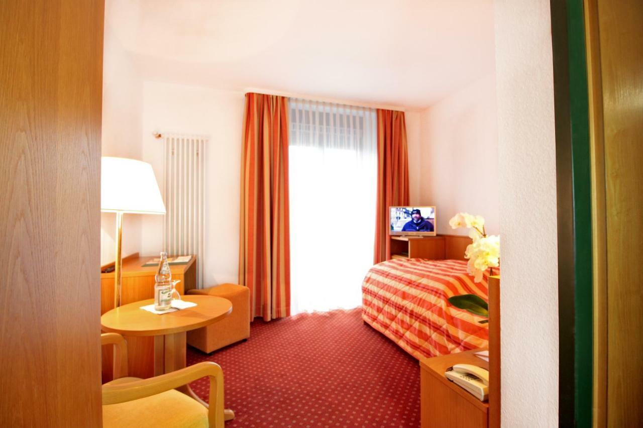 Hotel Schiff Am See Konstanz Bagian luar foto